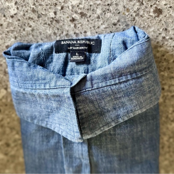 Banana Republic Chambray Button-Up Shirt - Men's L - Slim Fit - Blue Denim EUC - Picture 4 of 7